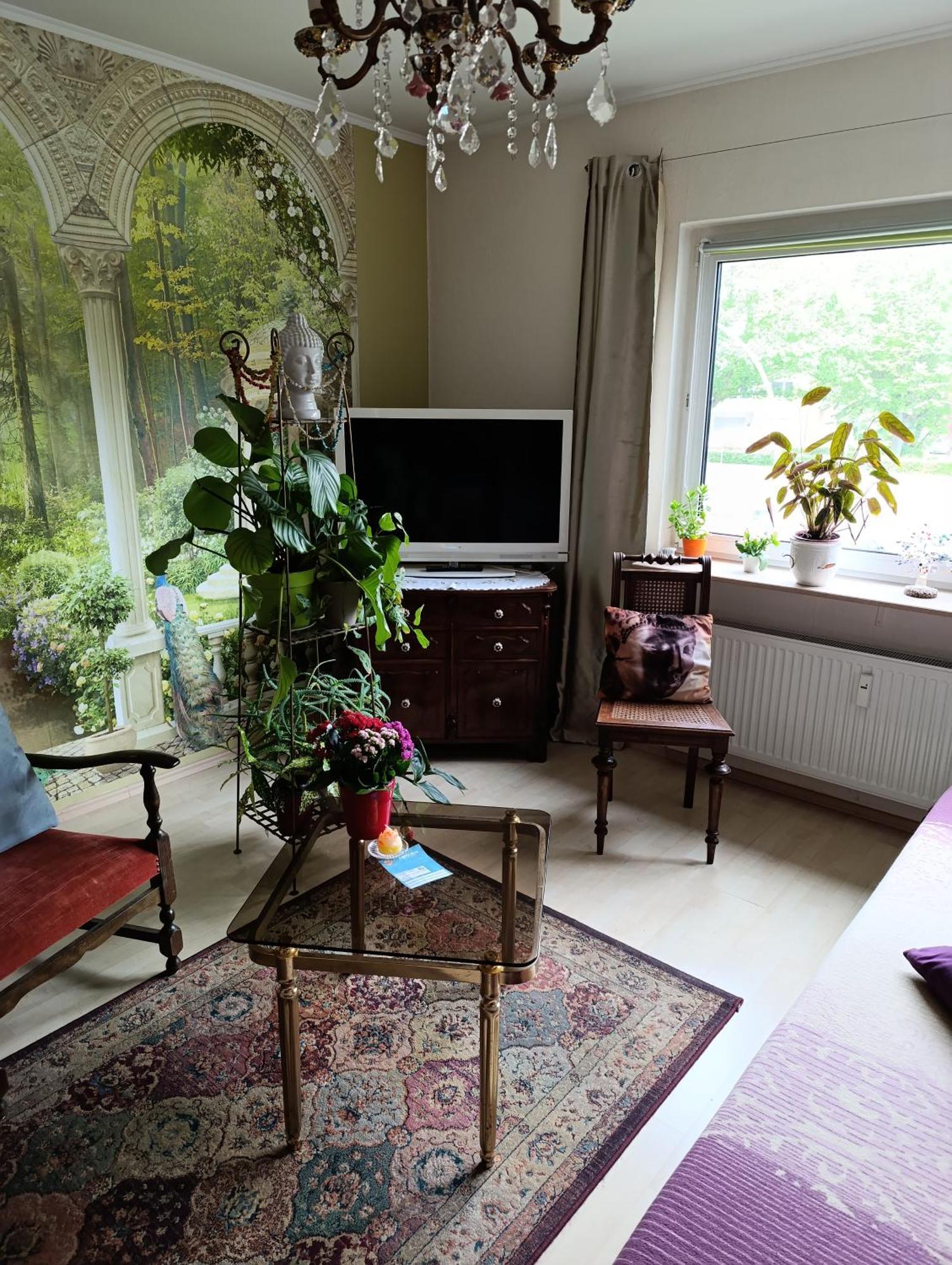 Weltoffenes Privates Gaestezimmer Bei Lgbtq Freundlichen Gastgeber Der Mit In Der Wohnung Lebt Berlín Exterior foto